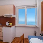 4 * Podstrana